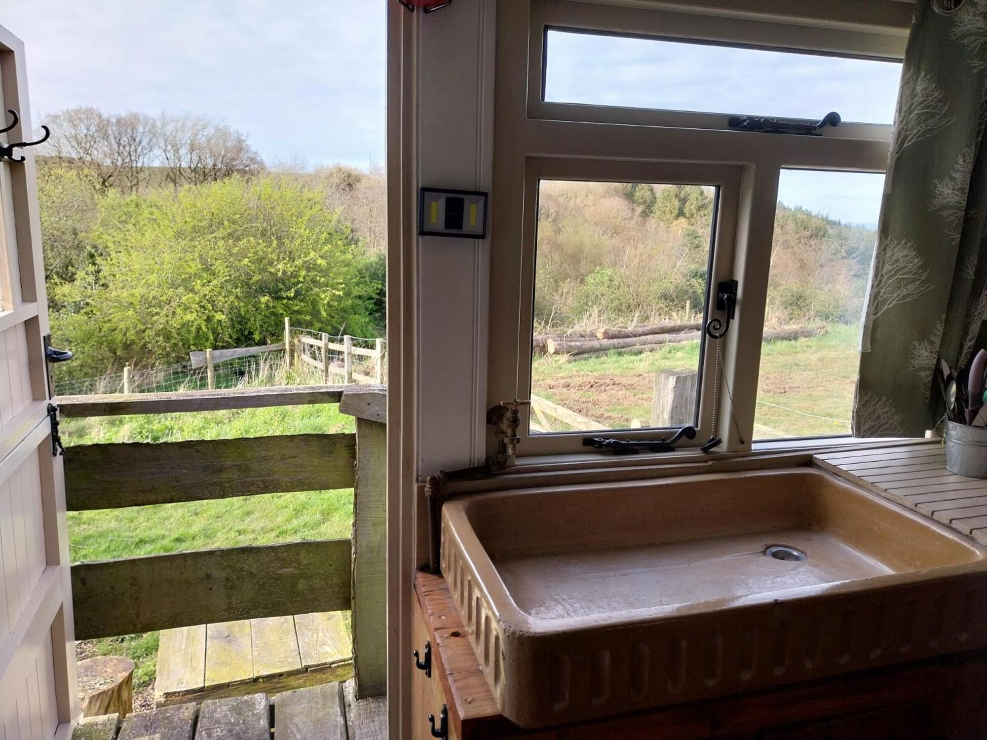 Meadowbeck - Shepherd Huts Fylingdales Dış mekan fotoğraf