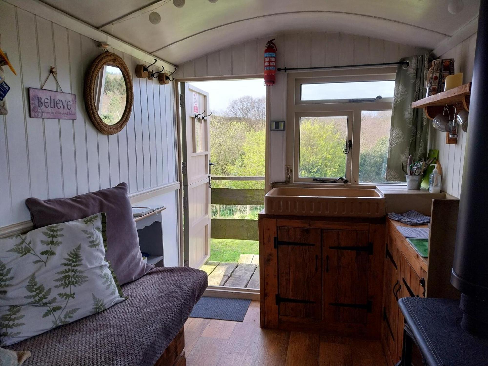 Meadowbeck - Shepherd Huts Fylingdales Dış mekan fotoğraf