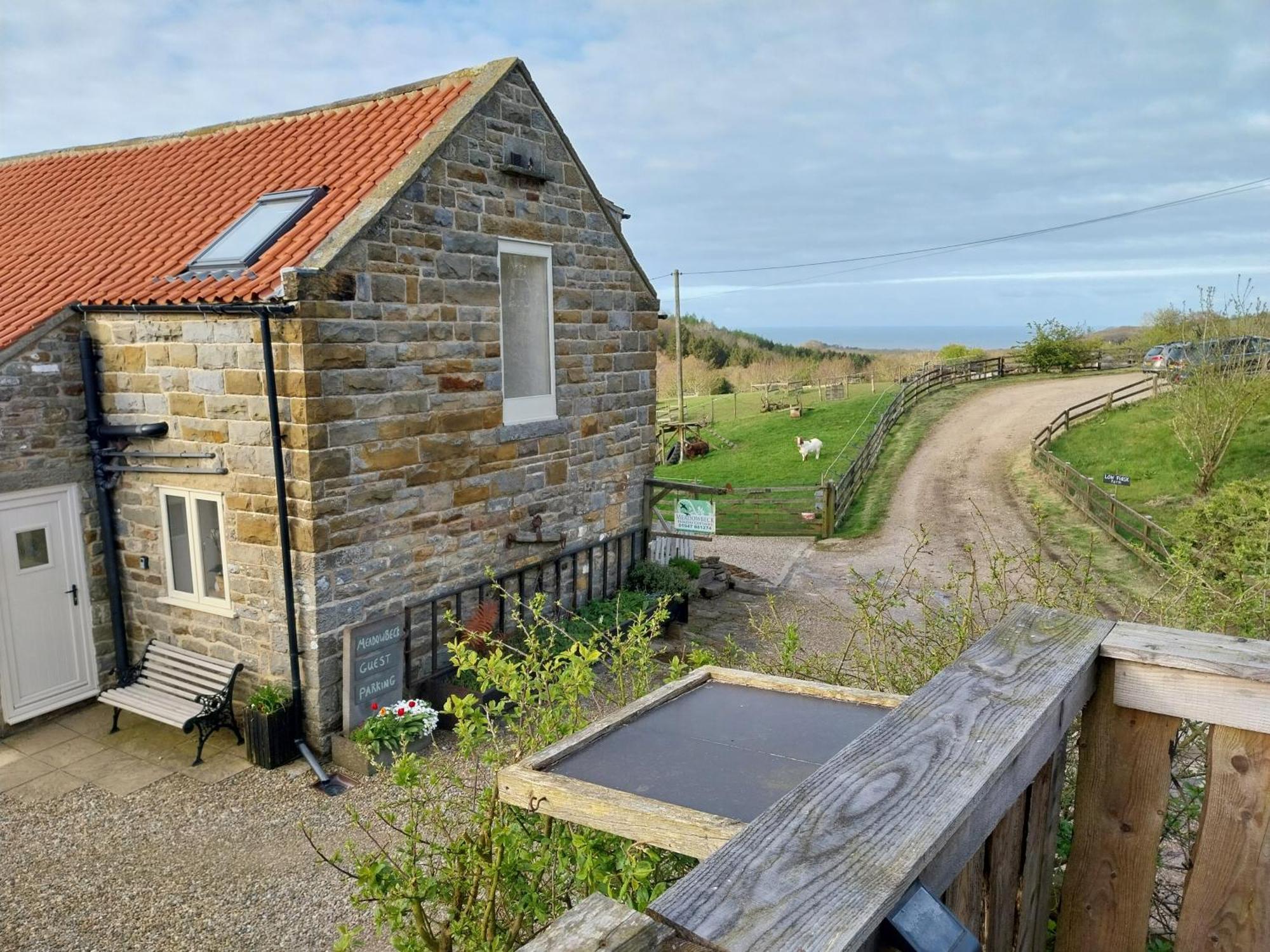 Meadowbeck - Shepherd Huts Fylingdales Dış mekan fotoğraf