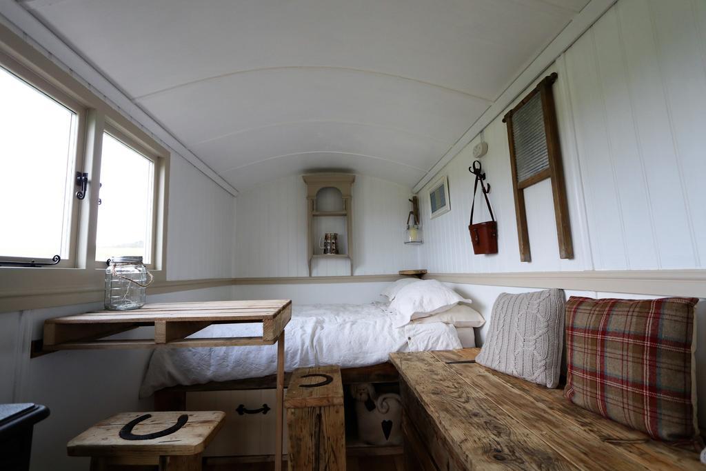 Meadowbeck - Shepherd Huts Fylingdales Dış mekan fotoğraf