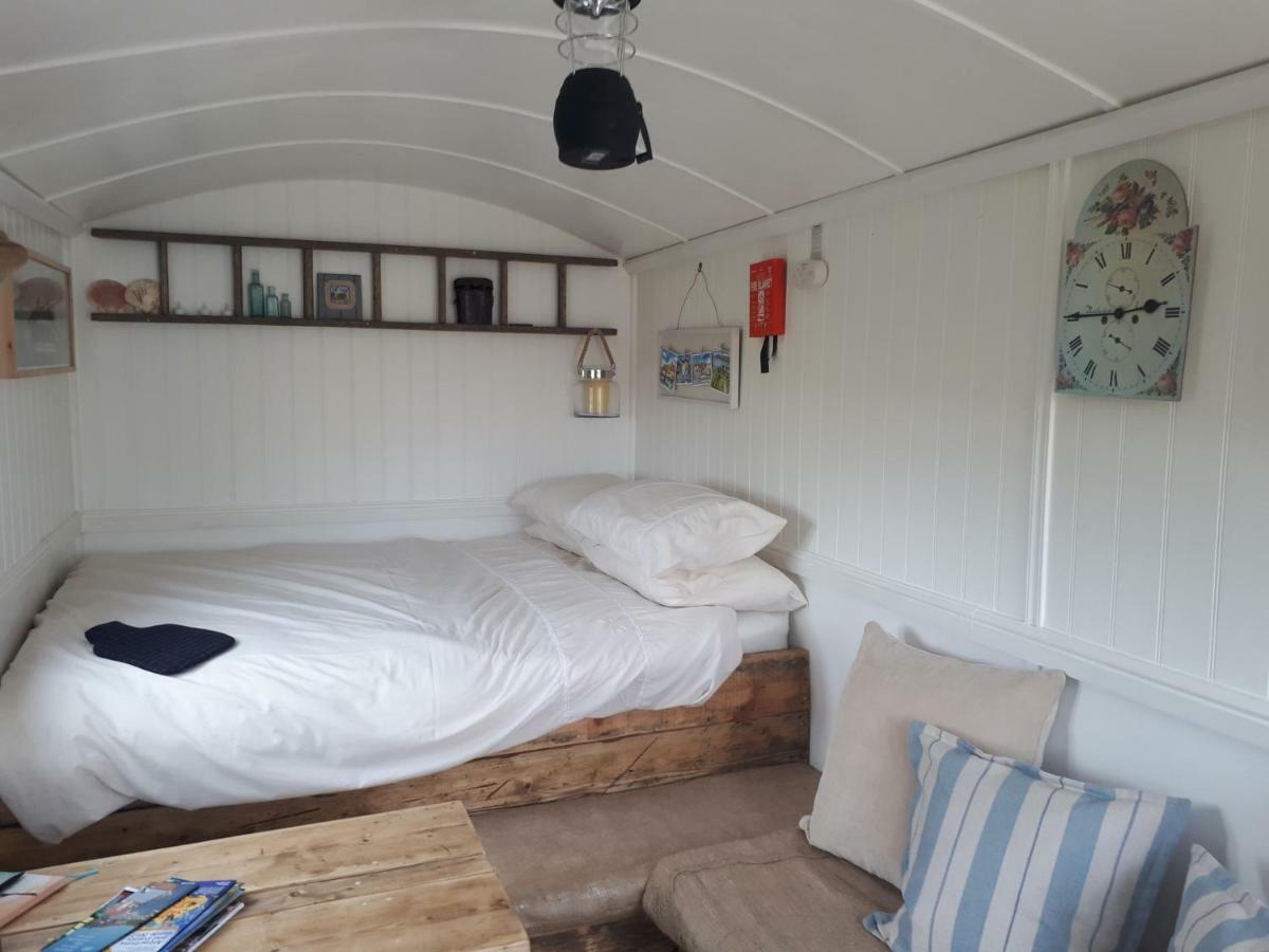 Meadowbeck - Shepherd Huts Fylingdales Dış mekan fotoğraf